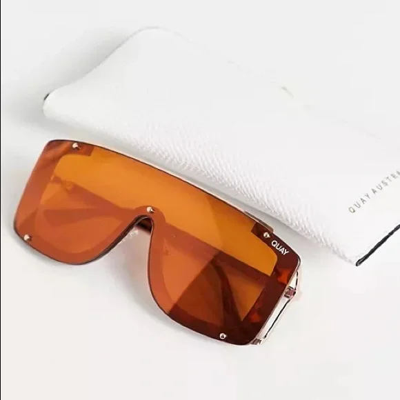 Quay Australia x LIZZO Hold for Applause - Picture 5 of 10